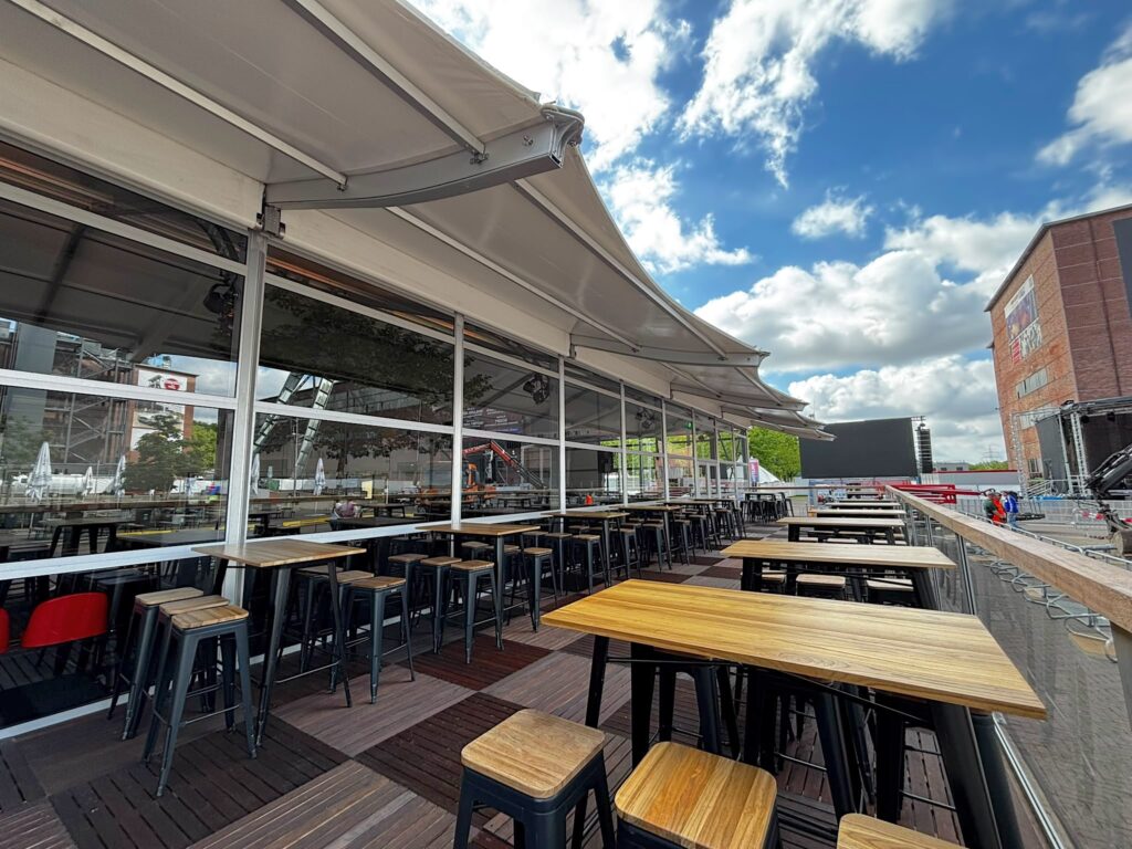 Vision Wings Zelthalle mit Terrasse als exklsuive Eventlocation zum WM Public Viewing und Konzerten auf der Zeche Ewald in Herten