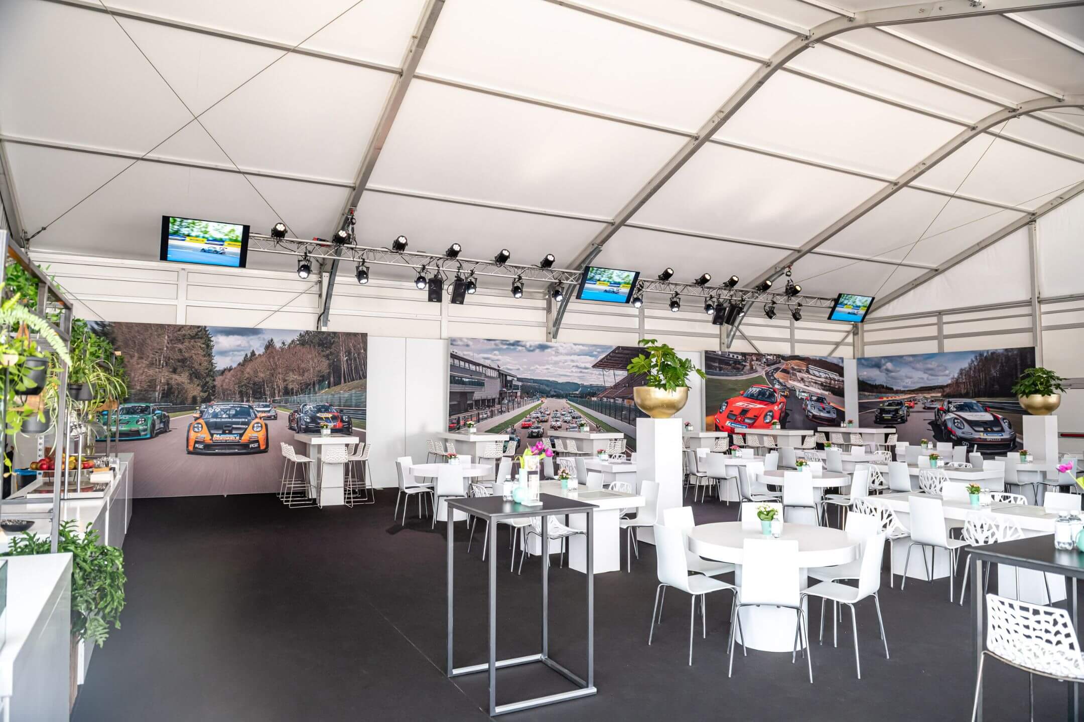 Intersettle Zeltverleih NRW - Zeltvermietung für Sportveranstaltungen, Fimrmenevents, öffentliche Veranstaltunge oder privateFeiern - Zelthalle Vision-Wings inkl. Zeltausstattungen